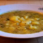 Soppa med potatis och örtkryddor